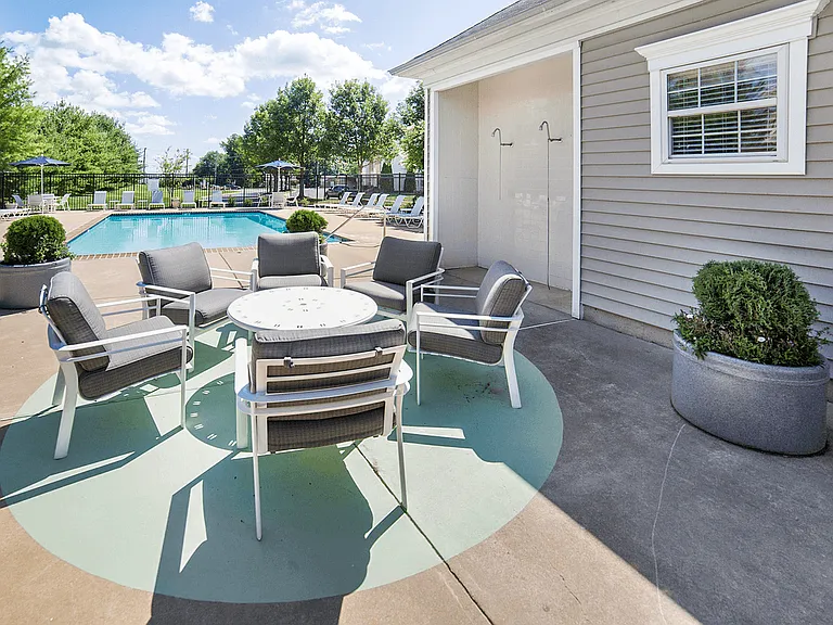 Riverside Manor Apartments — Photo 7