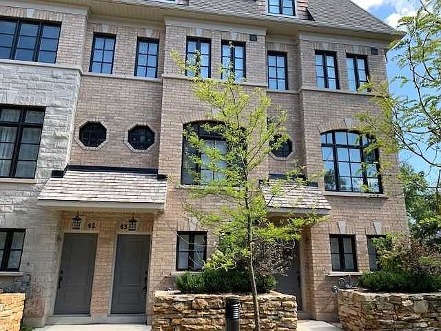 2nd image of 260 Royalton Cmn #43