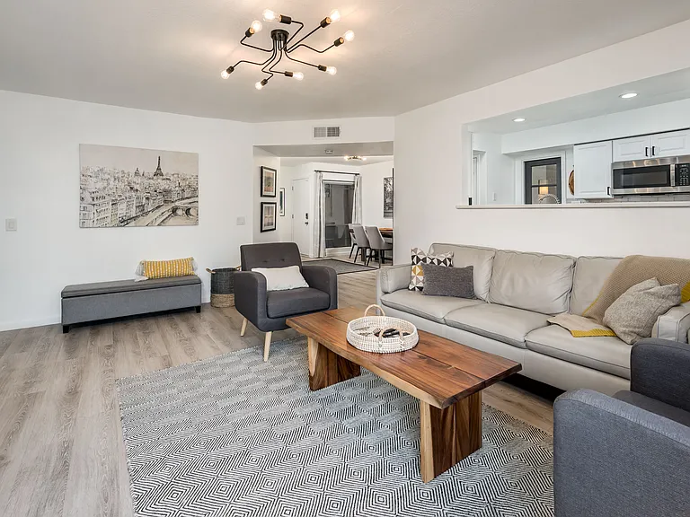 5209 N 24th St #205 — Photo 9