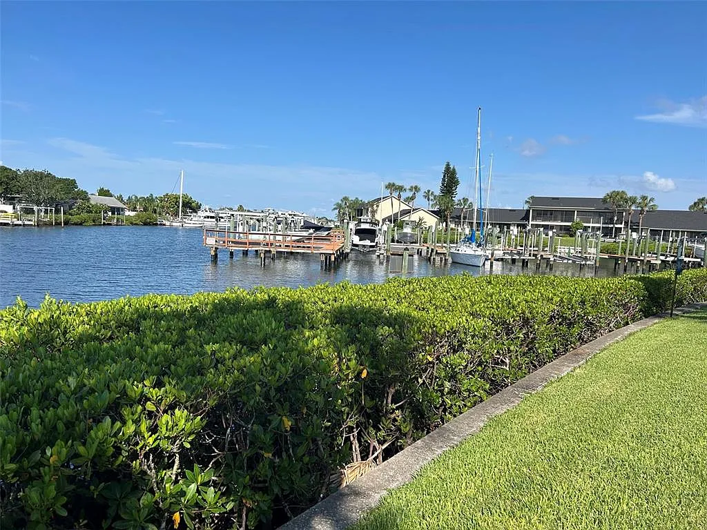 1 bed, 1.0 bath, 727 sqft, $1,600 — Photo 1