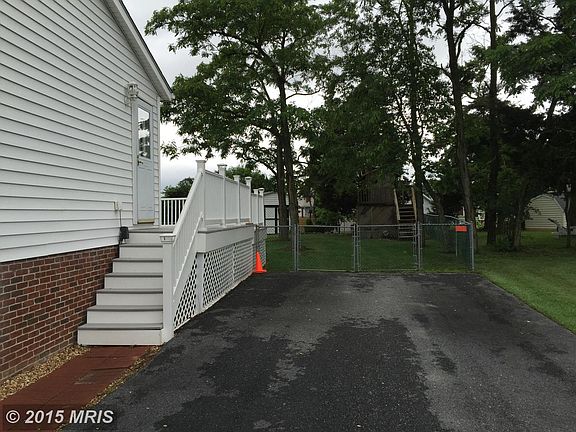 2nd image of 112 Meadowbrooke Pl