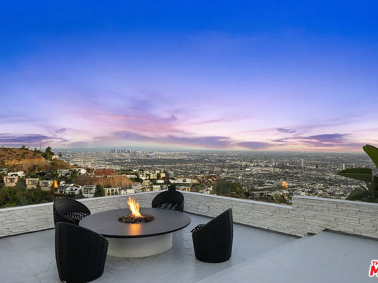 2231 Sunset Plaza Dr — Photo 32
