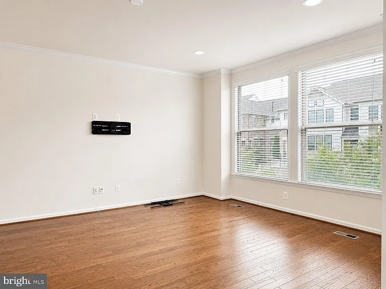 23451 Epperson Sq — Photo 10