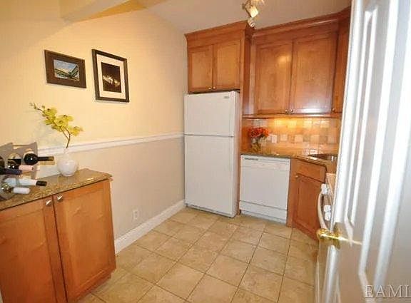4th image of 10 Cottage Pl APT 2G
