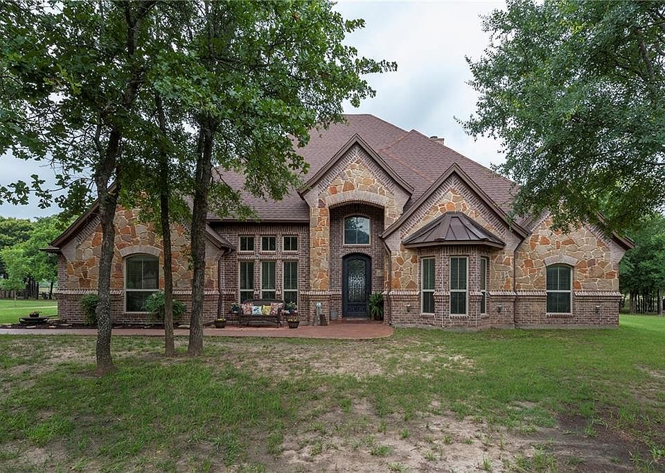 1st image of 360 Sugartree Cir