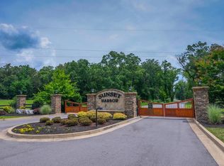 Sunset Harbor Dr, Dandridge, TN 37725