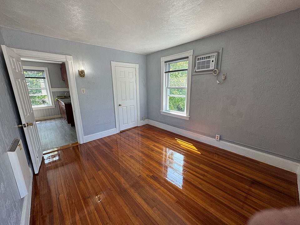 1st image of 52 Avery St Floor 3