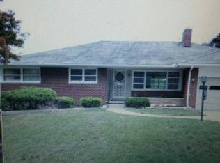 42 Crestwood Dr, Grosse Pointe Shores, MI 48236
