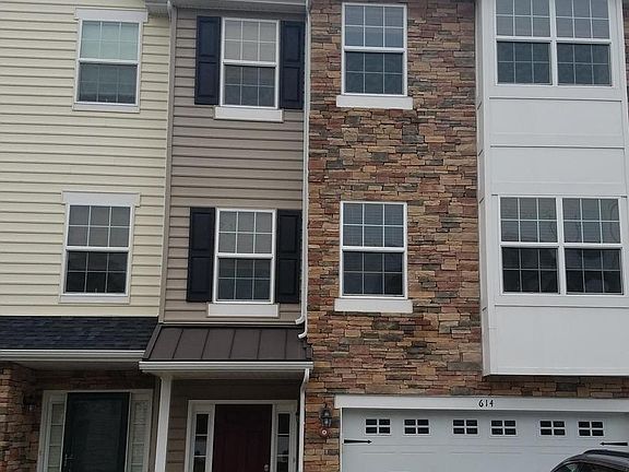 2nd image of 614 S Twin Lakes Blvd