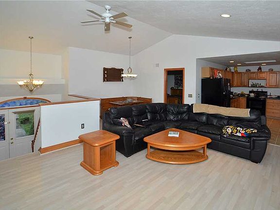 5th image of 804 Zimmerman St