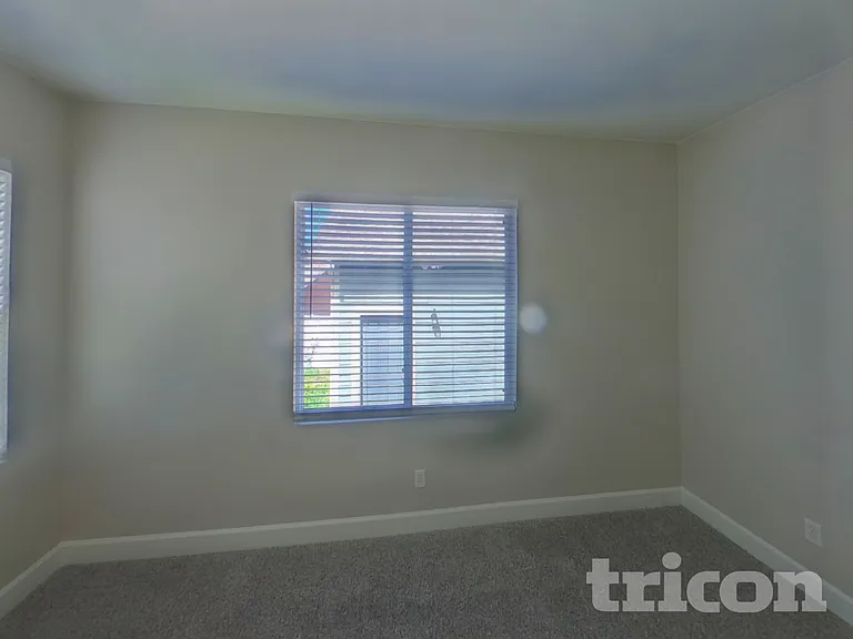 2290 Saint Claire Dr — Photo 6