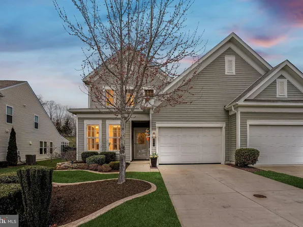 171 Long Point Dr, Fredericksburg, VA 22406