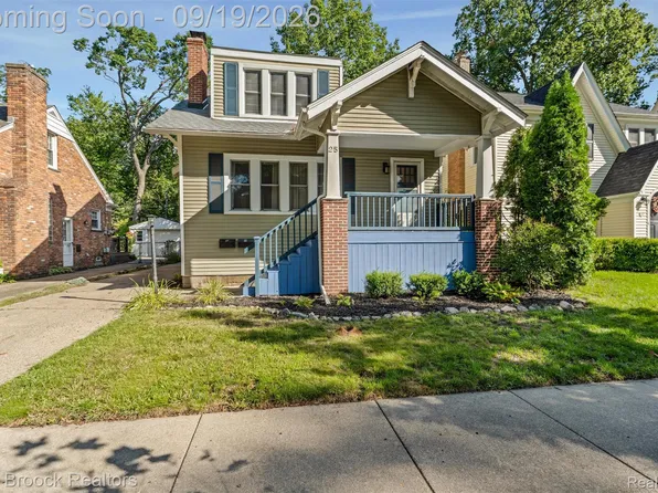 25 Wellesley Dr, Pleasant Ridge, MI 48069