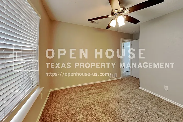2621 Primrose Ln — Photo 11