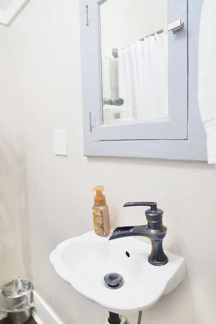 2 Bedroom 1 Bath Close to 4th Ave and Downtown Tucson — Photo 2