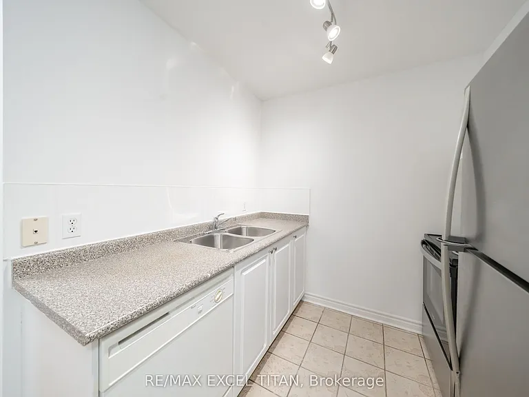 1407 Dupont St #315 — Photo 5