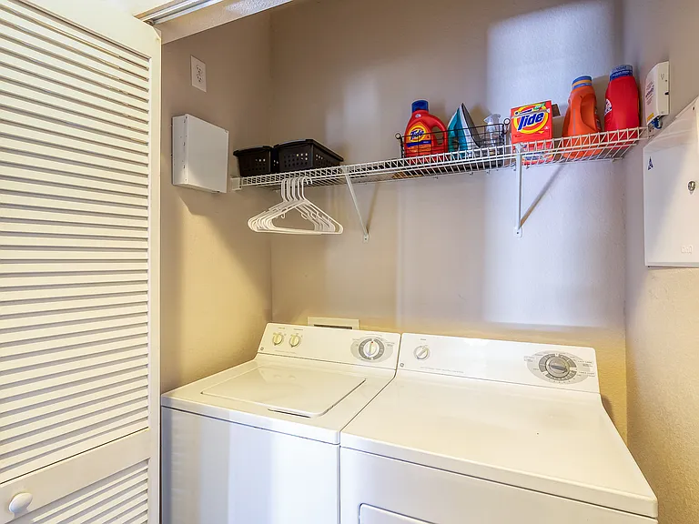 58 West - Student Living Priced Per Room — Photo 8