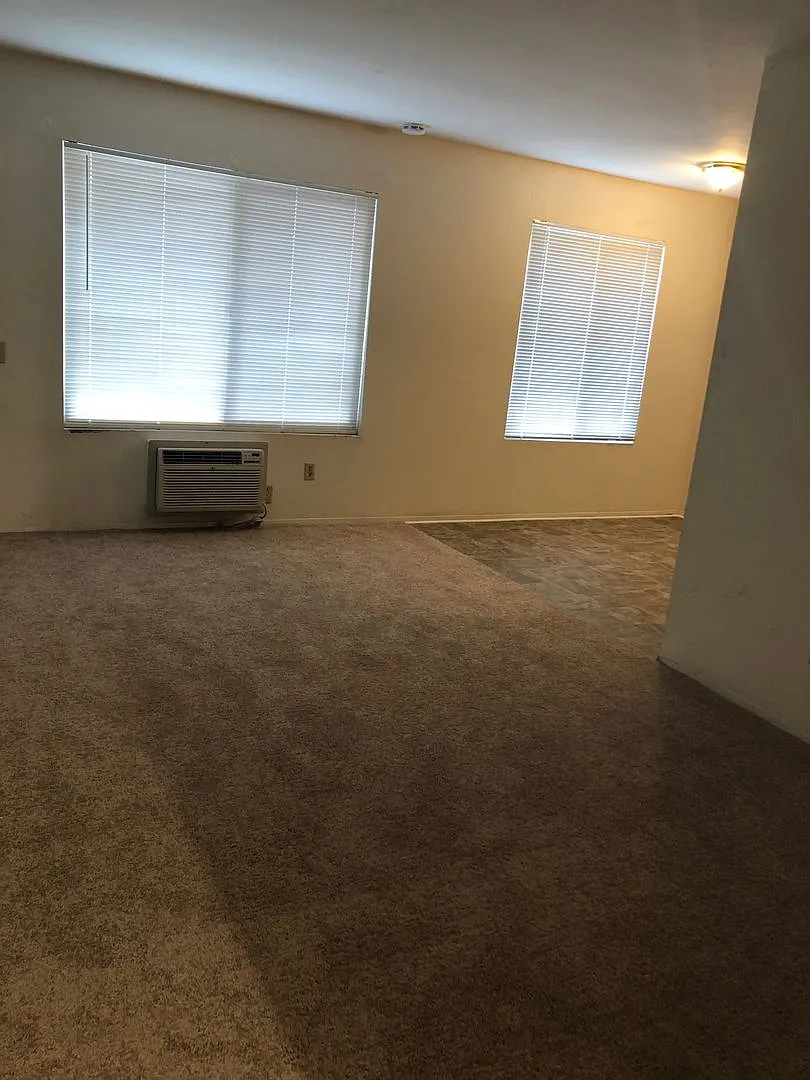 12711Laurel Street — Photo 3