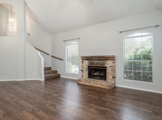 1348 Creekview Dr, Lewisville, TX 75067