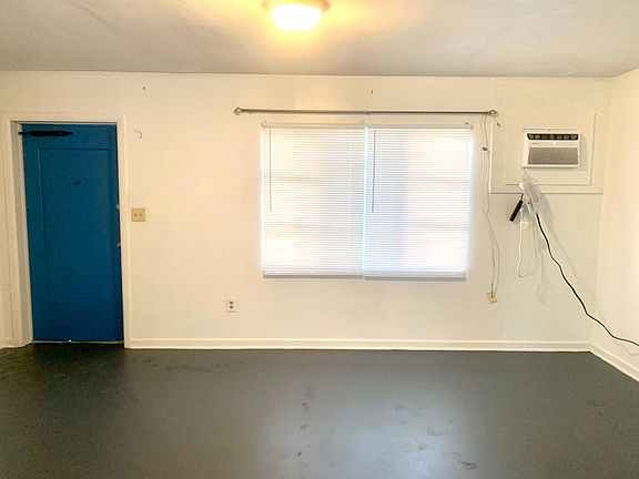 3rd image of 824 E Lime St #2