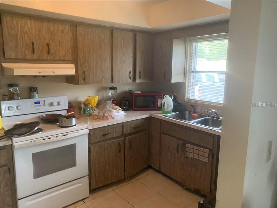 2nd image of 3353 Sherwood Dr