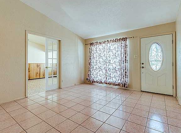 4th image of 330 Maricela Dr
