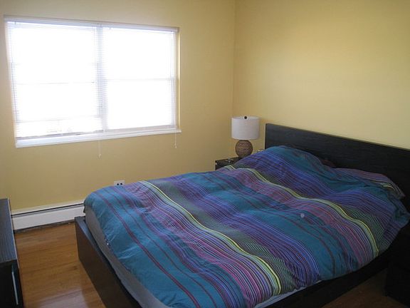 4th image of 3057 N Narragansett Ave APT 8