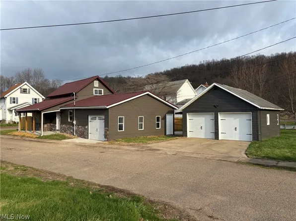 241 McKinley Ave, Newcomerstown, OH 43832
