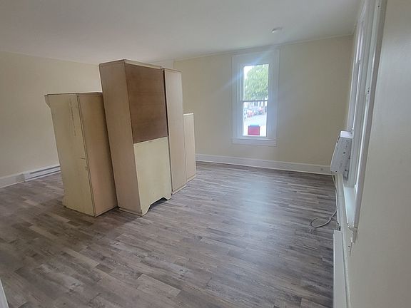 3rd image of 306 Franklin St #B