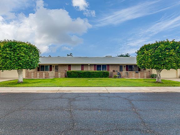 2nd image of 10423 W Camelot Cir