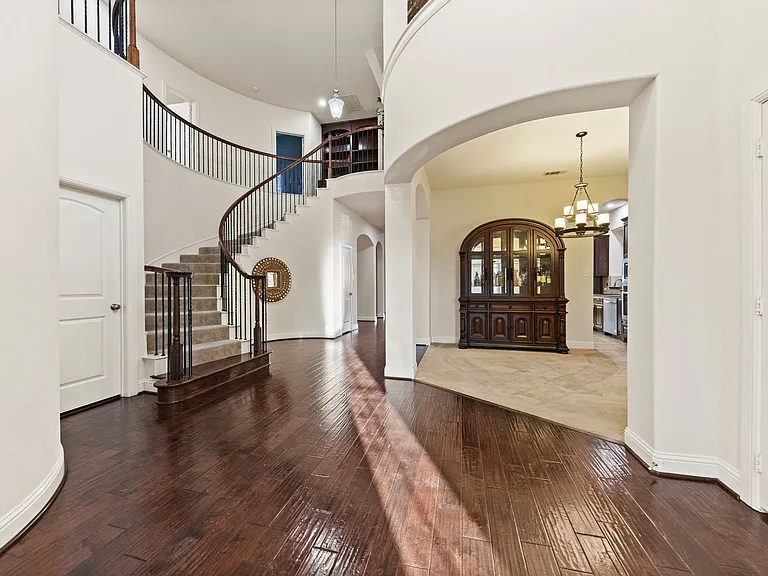 15520 Mayflower Trl — Photo 3