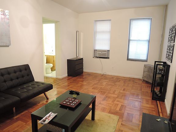 4th image of 2510 Broadway