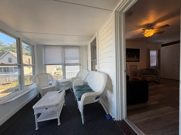 107 White St Floor 2, Saratoga Springs, NY 12866