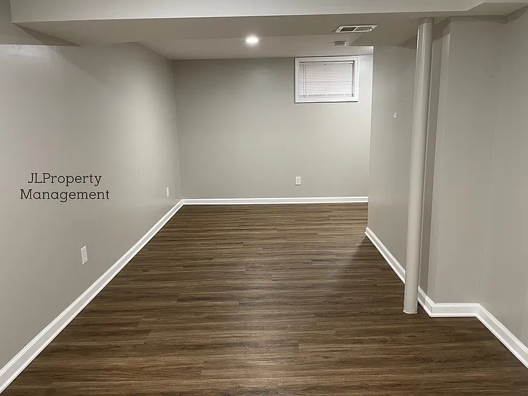 921 SW Kingscross Rd #1 — Photo 10