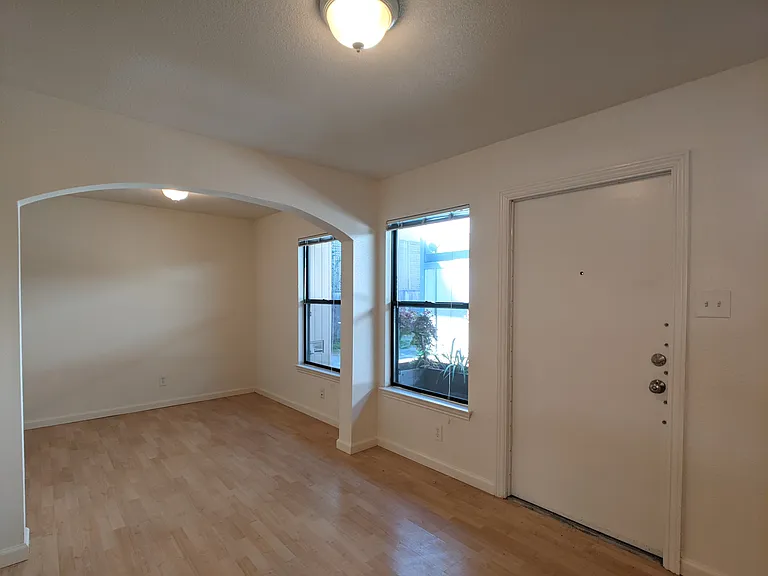 1932 Hearst Ave — Photo 15
