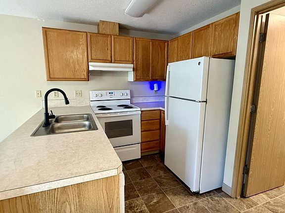 5th image of 919 SE 153rd Ave APT A