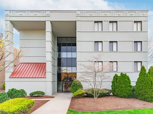 200 Paterson Ave, East Rutherford Boro, NJ 07073