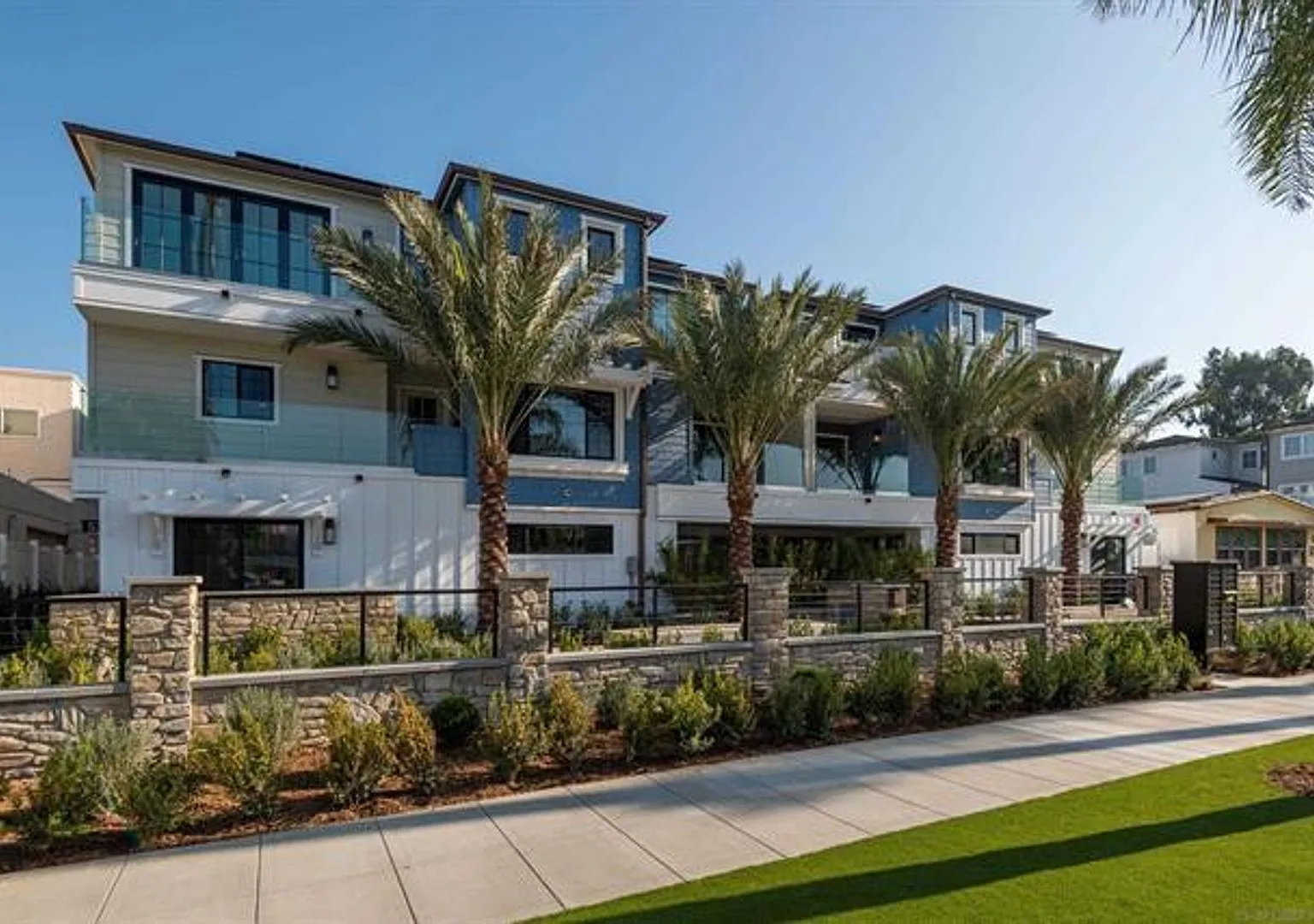 Brand New Build 3 Bedroom Condo with Rooftop Deck — Photo 1