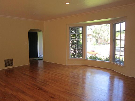 3rd image of 2822 Gainsborough Dr