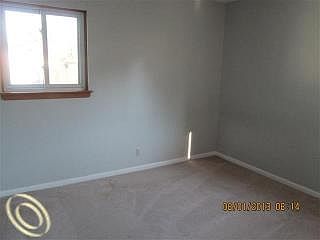 5th image of 25009 Lovell St