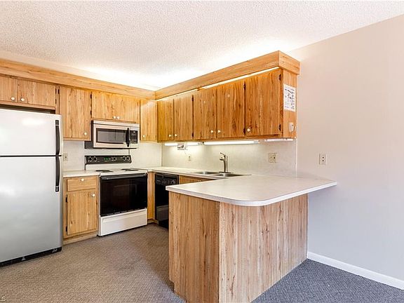 3rd image of 4029 Sandlewood Ln APT 4