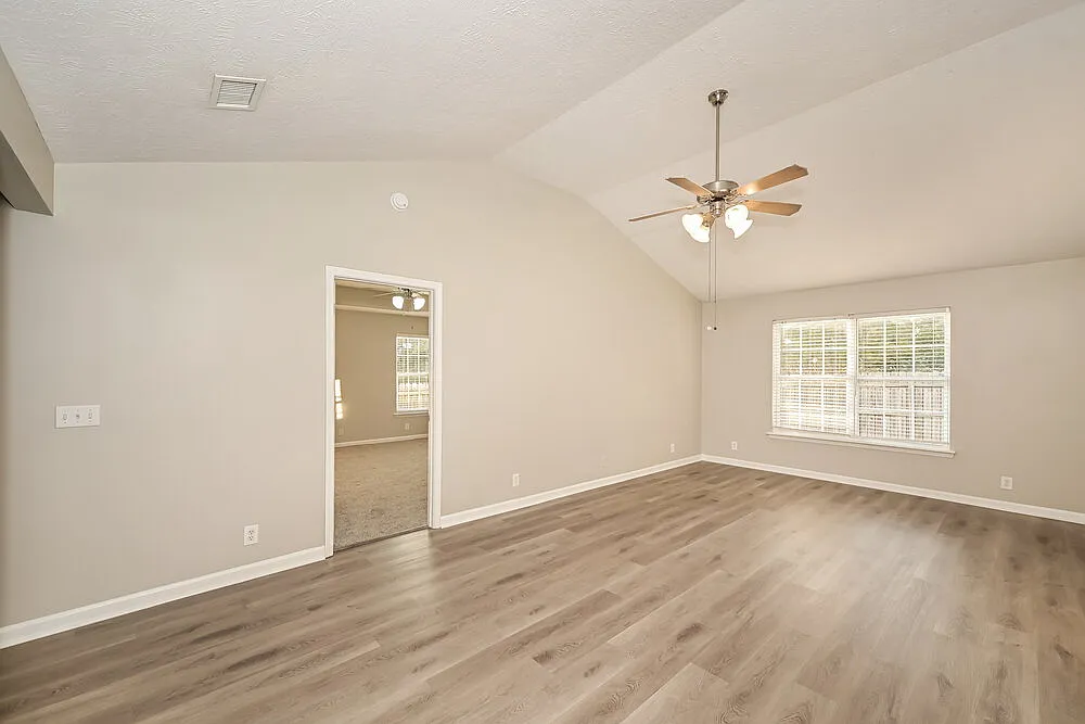 3 bed, 2.0 bath, 1652 sqft, $2,235 — Photo 4