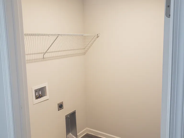 912 Fancher Ln — Photo 15