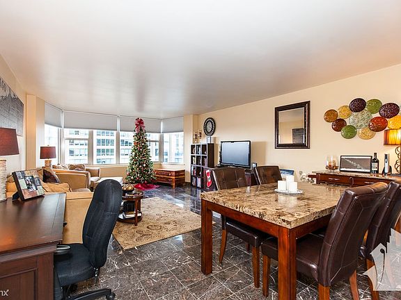 2015_12_18_525_W_Hawthorne_Unit_2106_ENHANCED_03