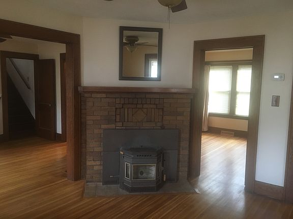 4th image of 4574 North St