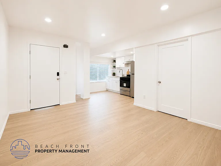740 W 24th St. — Photo 2