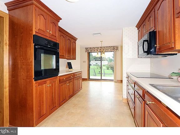 5th image of 211 Overlook Dr