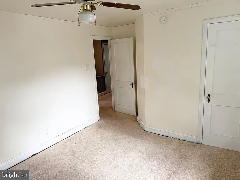1123 Chester Pike — Photo 8