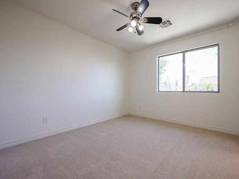 2744 E Donato Dr — Photo 22