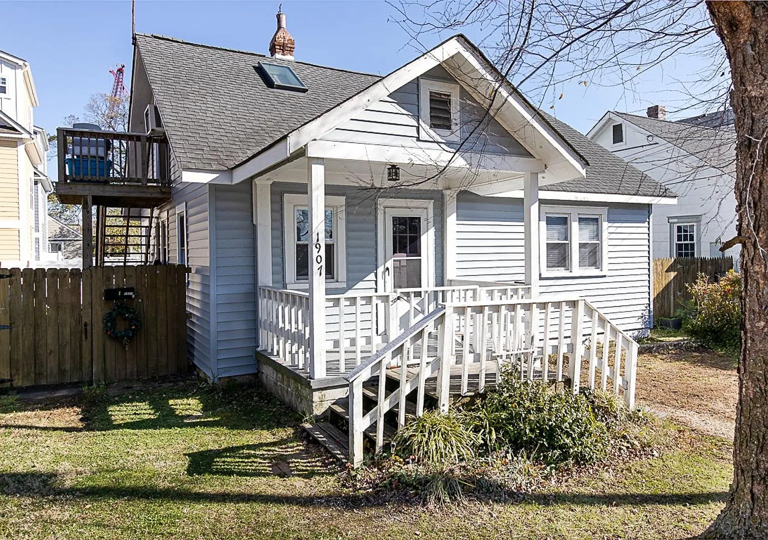 Quaint 2 bedroom first-floor rental just blocks from the Oceanfront! — Photo 1